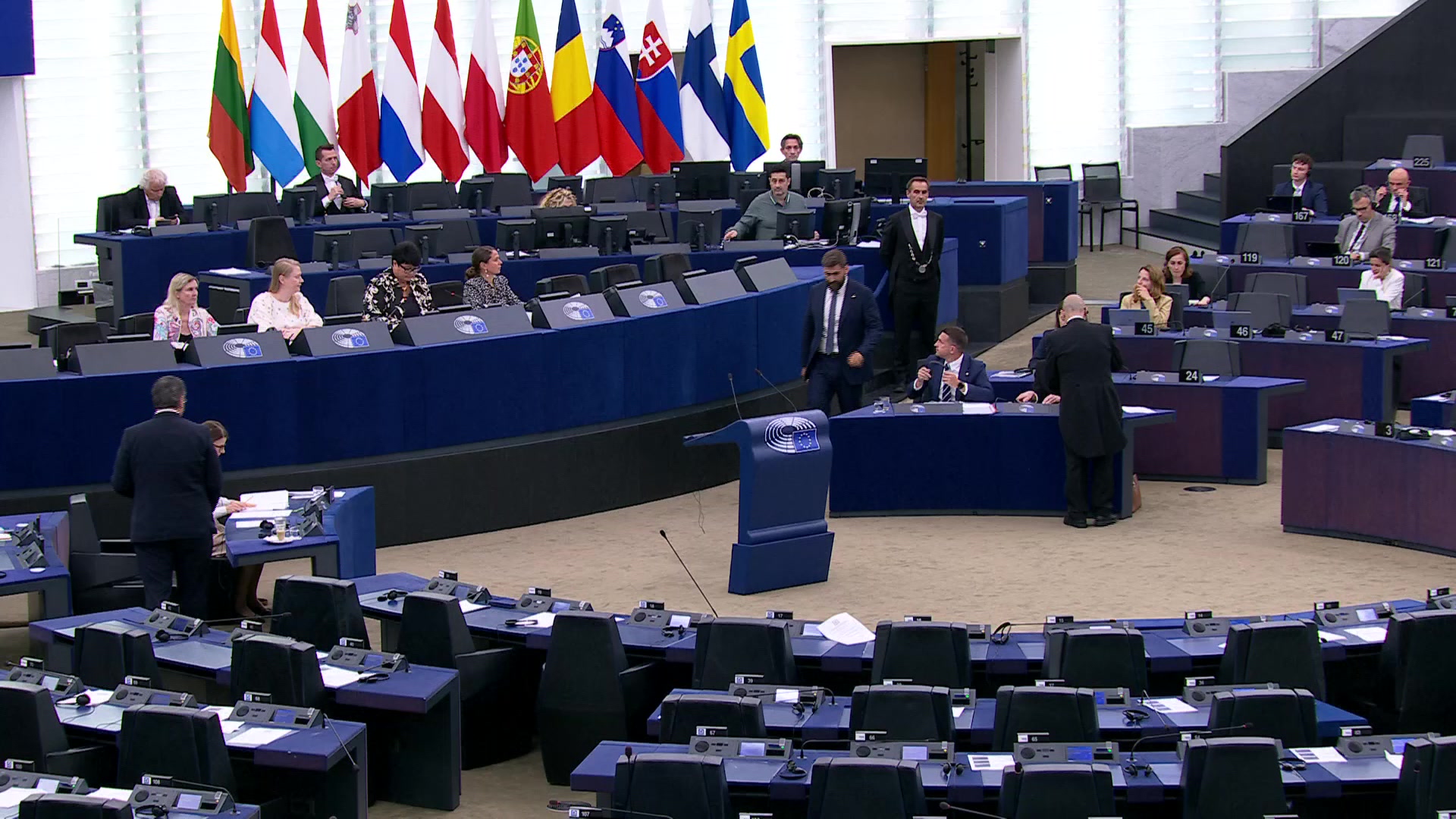 Latest developments on the revision of the air passenger rights and airline liability regulations: MEPs debate (part 1)
